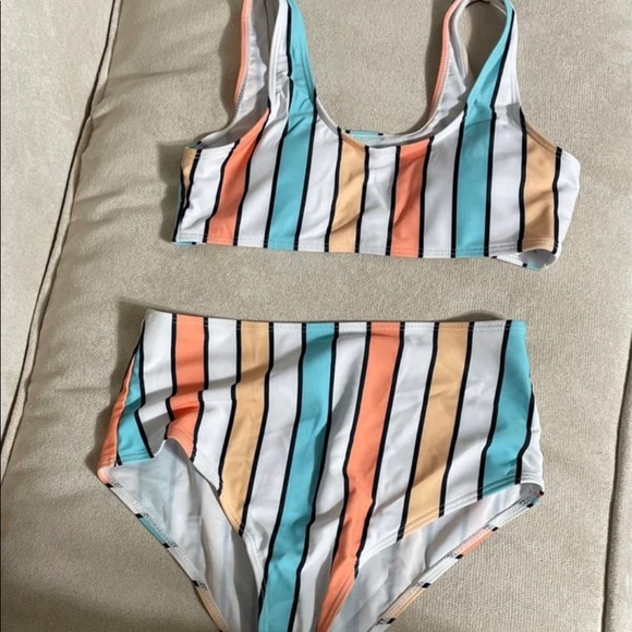 Bikini Set - Picture 3 of 3